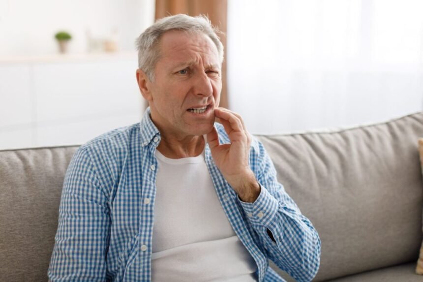Signs and Symptoms of Cracked Teeth