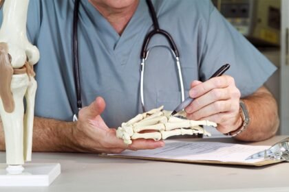 What to Look For When Choosing the Right Orthopedic Surgeon