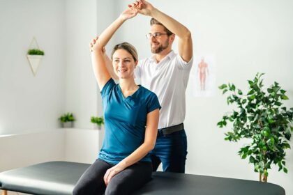 4 Ways a Chiropractor Can Help Your Teen’s Posture